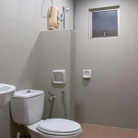 Five H Family Service Apartment Seri Kembangan Exterior photo