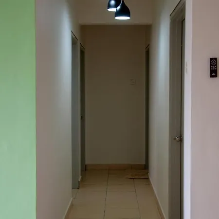 Five H Family Service Apartment Seri Kembangan Exterior photo