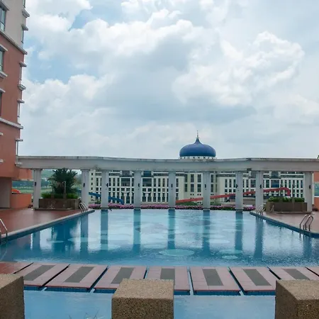 Five H Family Service Apartment Seri Kembangan Exterior photo