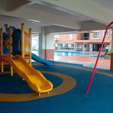 Five H Family Service Apartment Seri Kembangan Exterior photo