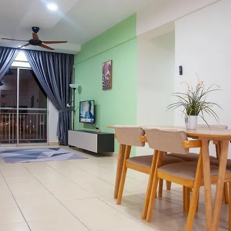 Five H Family Service Apartment Seri Kembangan Exterior photo
