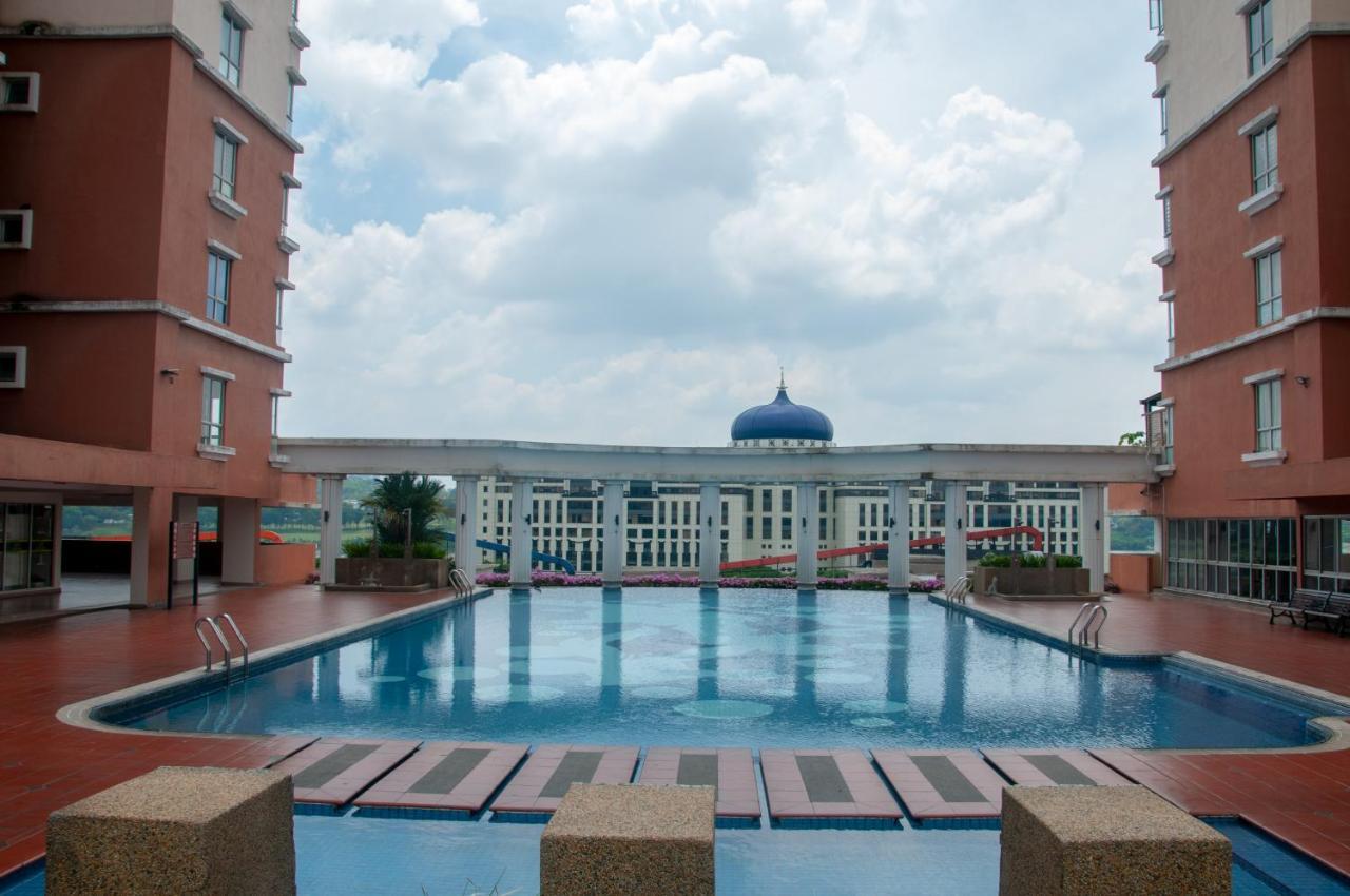 Apartment Five H Family Service Seri Kembangan