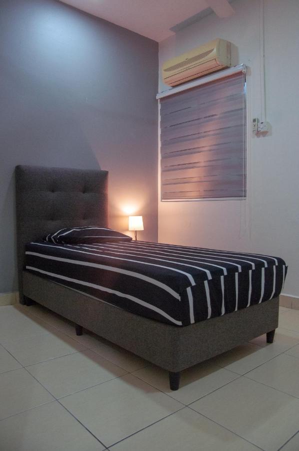 Apartment Five H Family Service *